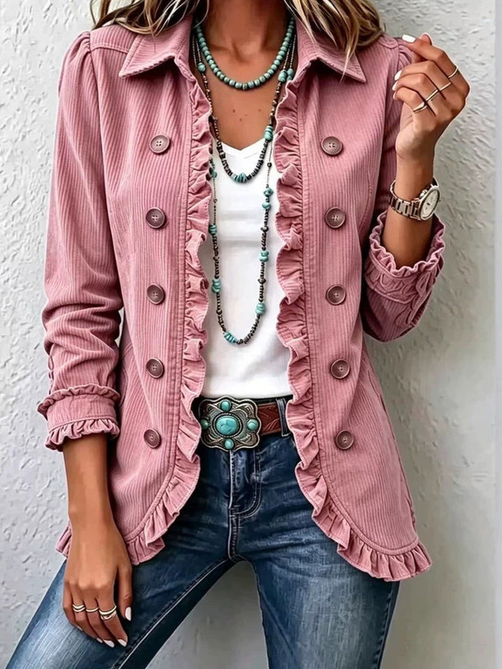 Getailleerd gebreid vest met ruches en knoopsluiting