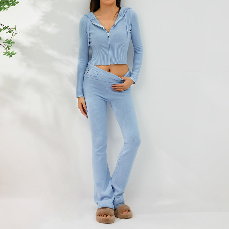 Gebreid setje met hoodie en flared broek