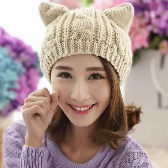 Handgebreide muts met kattenoortjes, warm en schattig