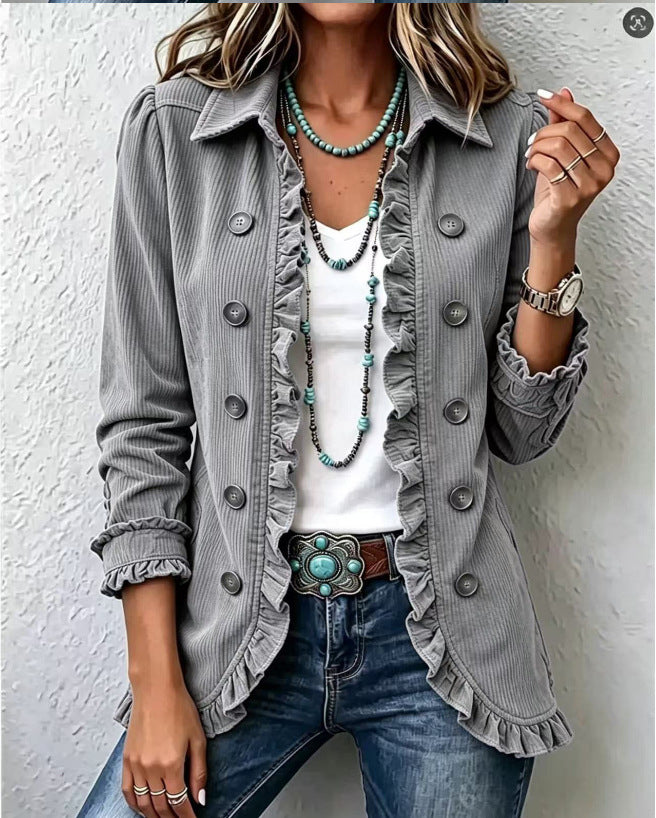 Getailleerd gebreid vest met ruches en knoopsluiting