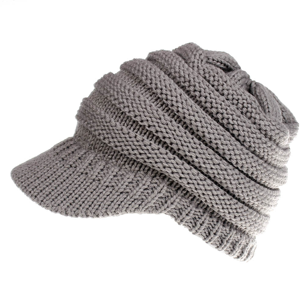 Gebreide muts met opening voor paardenstaart of knot